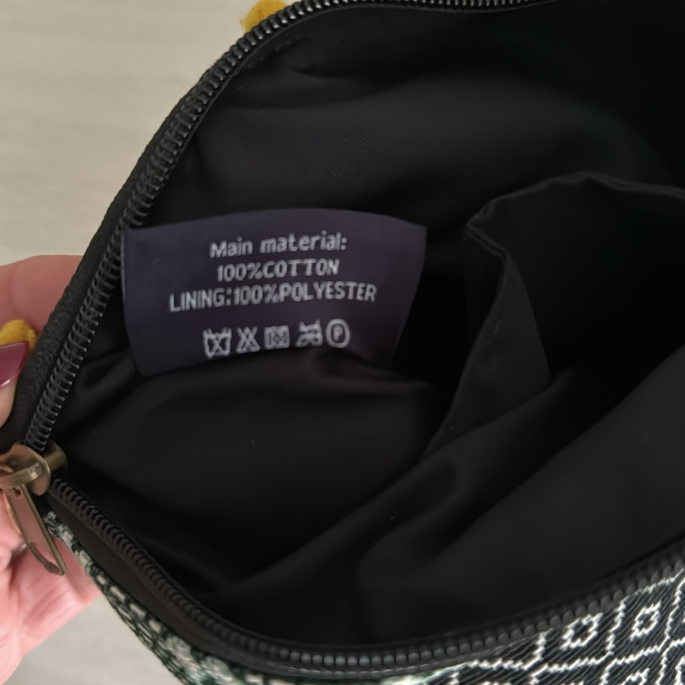 Chloe & Lex Patterned Crossbody Bag NWT - Picture 4 of 4